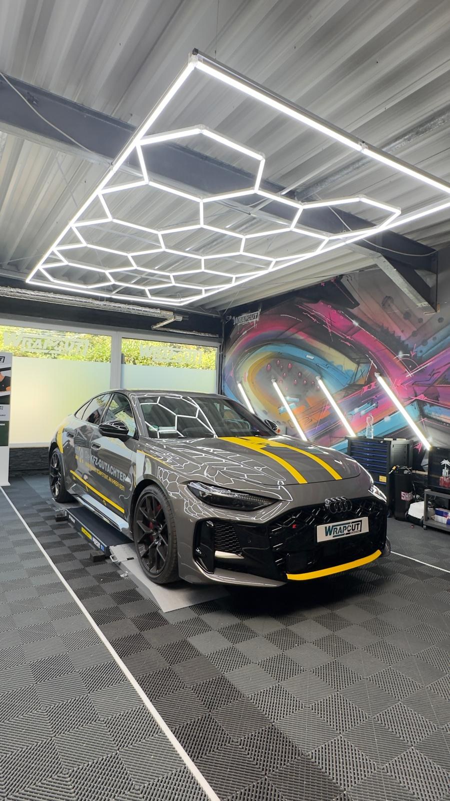 Audi RS5 nach der Werbebeschriftung